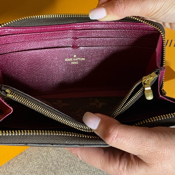 Authentic Louis Vuitton Wallet; Like New - Picture 11 of 16
